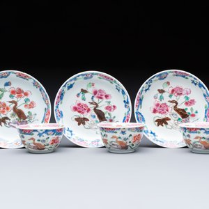 Three Chinese famille rose cups and saucers with a duck among flowering branches, Yongzheng/Qianlong — 照片 1