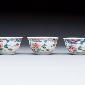 Three Chinese famille rose cups and saucers with a duck among flowering branches, Yongzheng/Qianlong — 照片 5