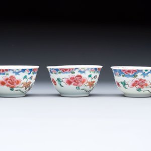 Three Chinese famille rose cups and saucers with a duck among flowering branches, Yongzheng/Qianlong — 照片 7