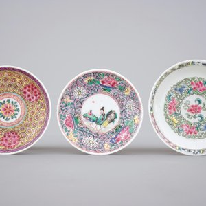 Three Chinese famille rose cups and saucers, Yongzheng and Qianlong, 18th C. — photo 2