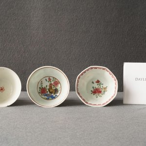 Three Chinese famille rose cups and saucers, Yongzheng/Qianlong — 照片 25