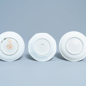 Three Chinese famille rose cups and saucers, Yongzheng/Qianlong — 照片 3