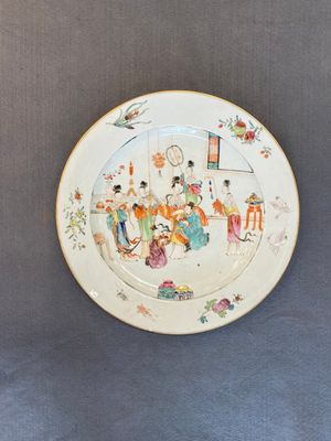 Three Chinese famille rose dishes and two bowls, Qianlong and later — photo 13