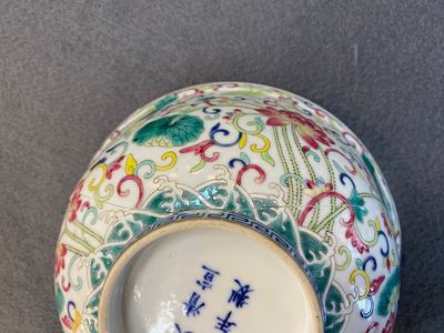 Three Chinese famille rose dishes and two bowls, Qianlong and later — photo 6