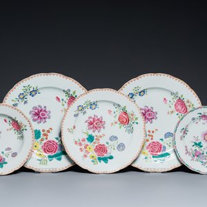 Three Chinese famille rose dishes and two plates with floral design, Qianlong — 照片 1