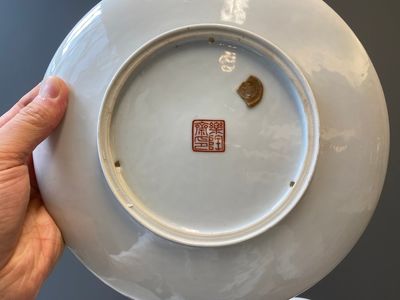 Three Chinese famille rose dishes, signed Zeng Fuqing 曾福慶 and Le Tao Zhai 樂陶齋 seal marks, dated 1946 and 1947 — photo 3