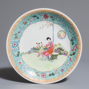 Three Chinese famille rose dishes with ladies in a garden, Qianlong marks, Republic, 20th C. — 照片 2