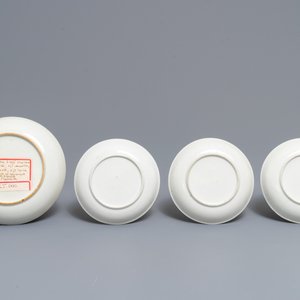Three Chinese famille rose Dutch market cups and saucers and a porridge plate, arms of Velingius-Visch, Qianlong — 照片 3