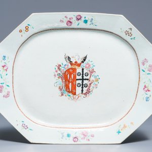 Three Chinese famille rose English market armorial plates and dishes, Qianlong — 照片 6