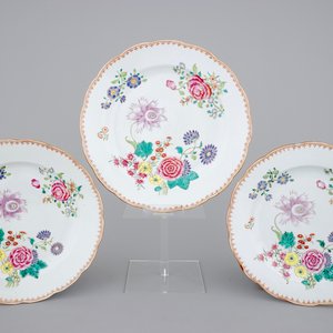 Three Chinese famille rose export porcelain dishes, Qianlong, 18th C. — foto 1