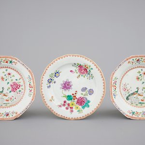 Three Chinese famille rose export porcelain plates, Qianlong, 18th C — 照片 1