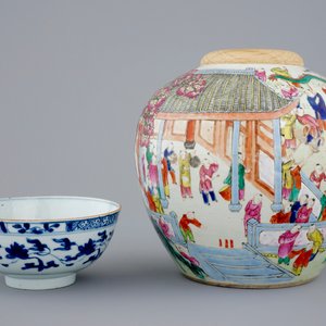 Three Chinese famille rose figures, a ginger jar and a blue and white lotus bowl, 18/19th C. — photo 9