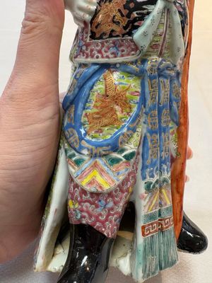 Three Chinese famille rose figures, Cai Yong Xin Zao 蔡永新造 mark, 19/20th C. — photo 16