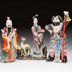 Three Chinese famille rose figures, Cai Yong Xin Zao 蔡永新造 mark, 19/20th C. — photo 1