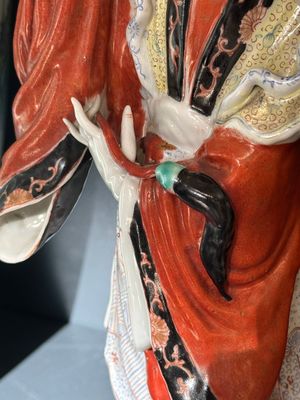 Three Chinese famille rose figures of deities, Deng Yifu 鄧義福 mark, 19th C. — foto 12