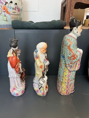 Three Chinese famille rose figures of deities, Deng Yifu 鄧義福 mark, 19th C. — foto 2