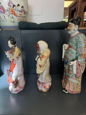 Three Chinese famille rose figures of deities, Deng Yifu 鄧義福 mark, 19th C. — foto 4