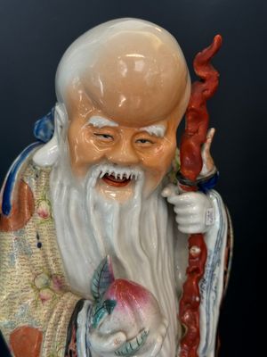 Three Chinese famille rose figures of deities, Deng Yifu 鄧義福 mark, 19th C. — foto 9