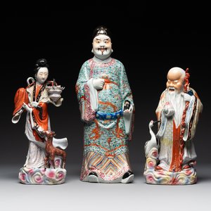 Three Chinese famille rose figures of deities, Deng Yifu 鄧義福 mark, 19th C. — foto 1