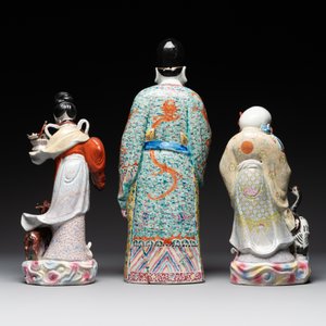 Three Chinese famille rose figures of deities, Deng Yifu 鄧義福 mark, 19th C. — foto 2
