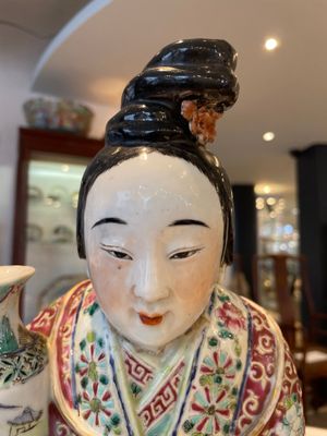 Three Chinese famille rose figures of star gods and a lady, Zhu Mao Ji Zao 朱茂記造 mark, Republic — foto 21