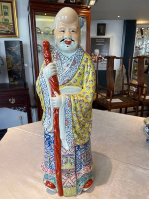 Three Chinese famille rose figures of star gods and a lady, Zhu Mao Ji Zao 朱茂記造 mark, Republic — foto 31