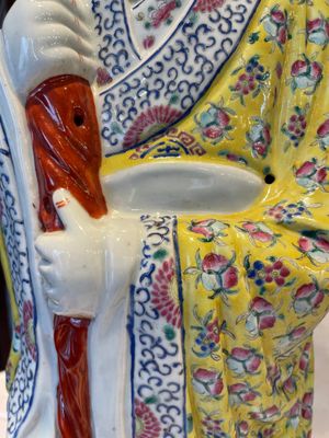 Three Chinese famille rose figures of star gods and a lady, Zhu Mao Ji Zao 朱茂記造 mark, Republic — foto 36