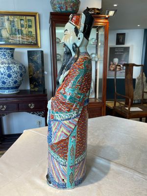 Three Chinese famille rose figures of star gods and a lady, Zhu Mao Ji Zao 朱茂記造 mark, Republic — foto 4