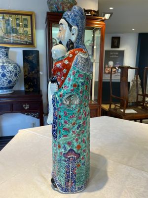 Three Chinese famille rose figures of star gods and a lady, Zhu Mao Ji Zao 朱茂記造 mark, Republic — foto 47