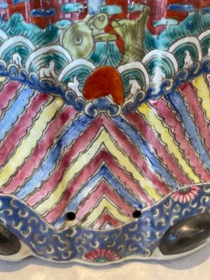 Three Chinese famille rose figures of star gods and a lady, Zhu Mao Ji Zao 朱茂記造 mark, Republic — foto 7