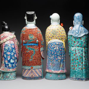 Three Chinese famille rose figures of star gods and a lady, Zhu Mao Ji Zao 朱茂記造 mark, Republic — foto 3