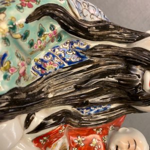 Three Chinese famille rose figures of the three star gods, 19/20th C. — photo 12