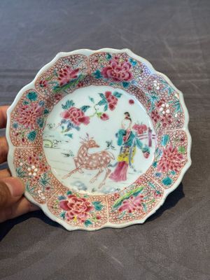 Three Chinese famille rose flower-shaped 'He Xiangu' plates, Yongzheng — photo 14