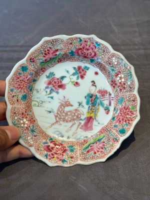Three Chinese famille rose flower-shaped 'He Xiangu' plates, Yongzheng — photo 17