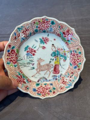 Three Chinese famille rose flower-shaped 'He Xiangu' plates, Yongzheng — photo 2
