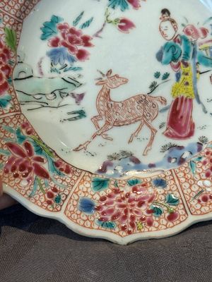 Three Chinese famille rose flower-shaped 'He Xiangu' plates, Yongzheng — photo 5