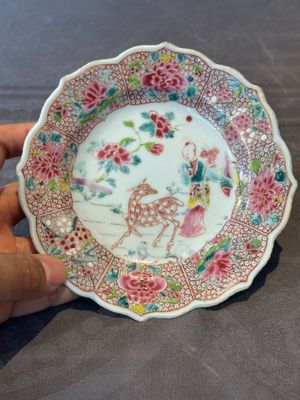 Three Chinese famille rose flower-shaped 'He Xiangu' plates, Yongzheng — photo 9