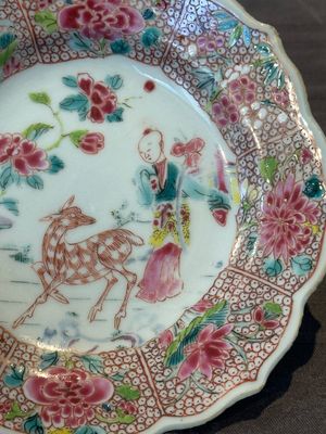 Three Chinese famille rose flower-shaped 'He Xiangu' plates, Yongzheng — photo 10