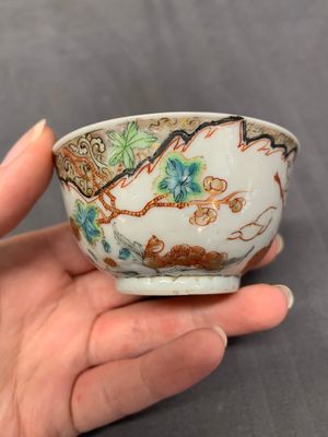 Three Chinese famille rose 'flowers and butterflies' cups and saucers, Yongzheng — photo 12