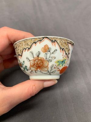 Three Chinese famille rose 'flowers and butterflies' cups and saucers, Yongzheng — photo 18