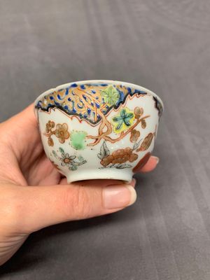 Three Chinese famille rose 'flowers and butterflies' cups and saucers, Yongzheng — photo 4