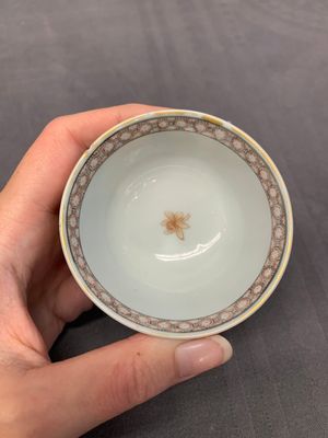 Three Chinese famille rose 'flowers and butterflies' cups and saucers, Yongzheng — photo 6