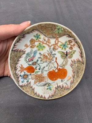 Three Chinese famille rose 'flowers and butterflies' cups and saucers, Yongzheng — photo 8