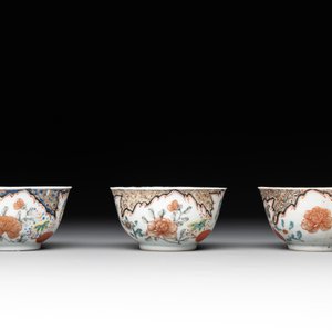 Three Chinese famille rose 'flowers and butterflies' cups and saucers, Yongzheng — photo 5