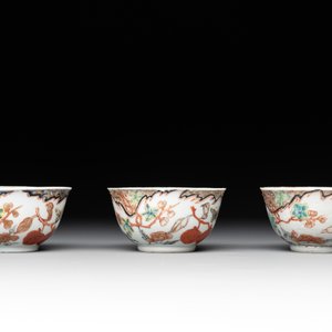 Three Chinese famille rose 'flowers and butterflies' cups and saucers, Yongzheng — photo 7