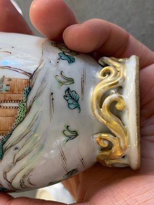 Three Chinese famille rose 'horserider' cups and saucers with the matching tea caddy, Yongzheng/Qianlong — photo 16