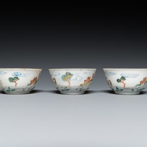 Three Chinese famille rose 'horserider' cups and saucers with the matching tea caddy, Yongzheng/Qianlong — photo 13