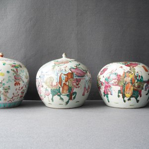 Three Chinese famille rose jars, 19th C. — photo 10