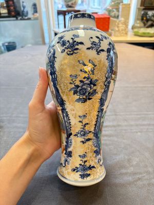 Three Chinese famille rose 'mandarin subject' vases and covers, Qianlong — photo 12