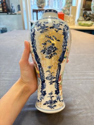 Three Chinese famille rose 'mandarin subject' vases and covers, Qianlong — photo 14